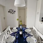 Blue One דירה